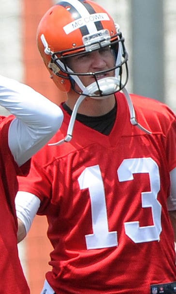 Browns quarterback McCown showing Johnny Manziel the way